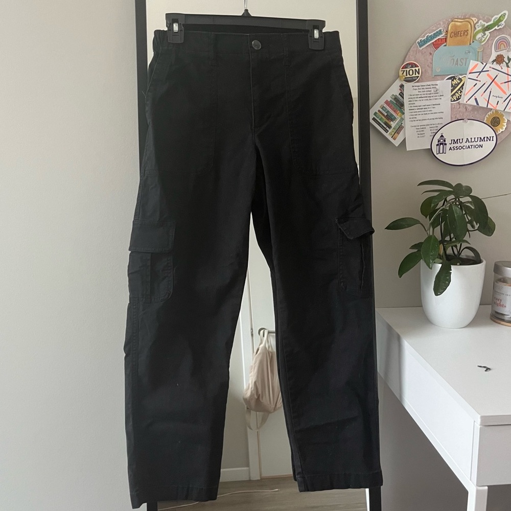 New black Old Navy high rise chino pants